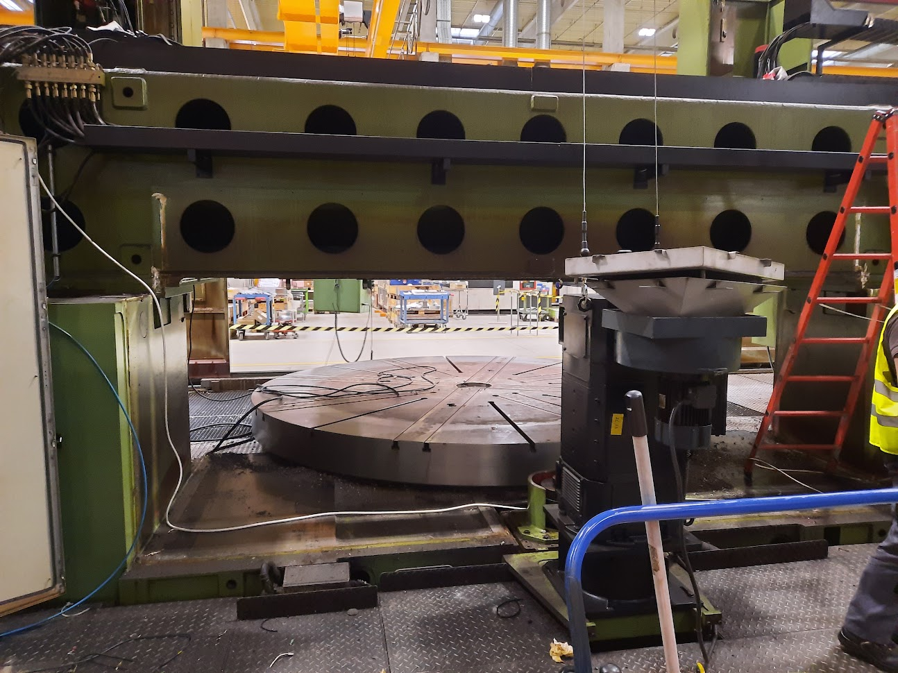 Heavy-Duty Milling Machine